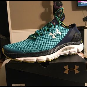 Best shoe ever! Under Armour Gemini! Never Worn!